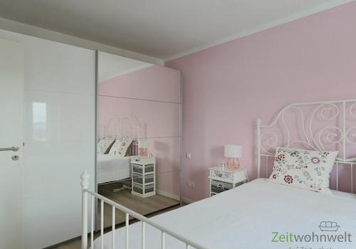 verspiegelter Kleiderschrank