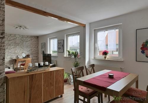 Esstich im Wohnzimmer