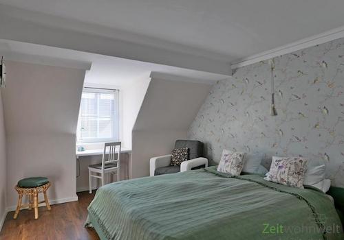 Doppelbett im Schlafzimmer