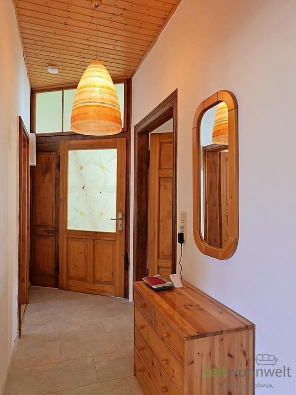 Wohnungsflur mit Garderobe