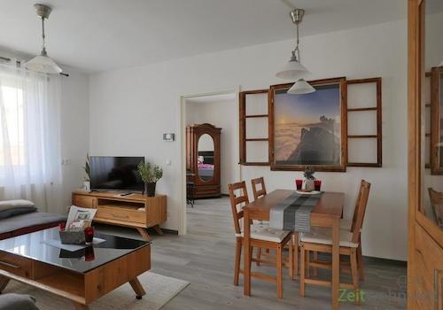 Blick ins Wohnzimmer