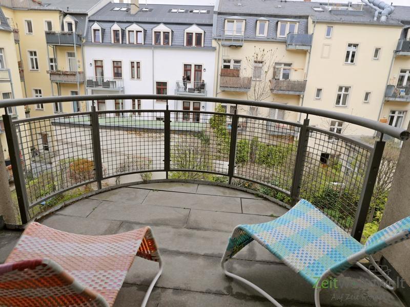 Balkon zum grünen Innenhof