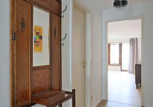 Wohnungsflur mit Garderobe