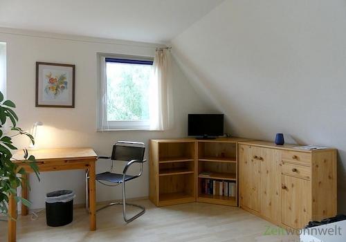 Arbeitstisch, Flachbild-TV