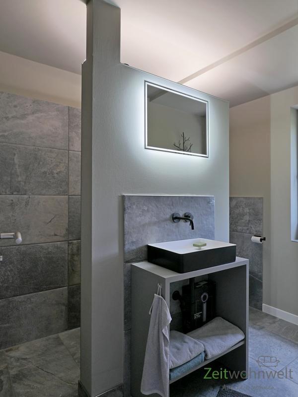 bodentiefe Dusche (links)