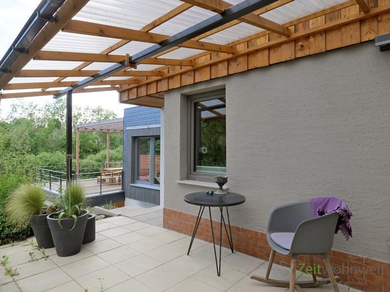 überdachter Eingangsbereich