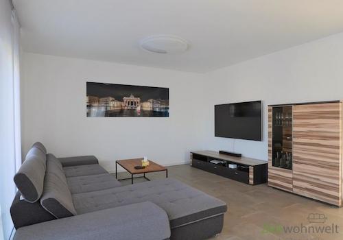 XL-Wohnlandschaft mit TV