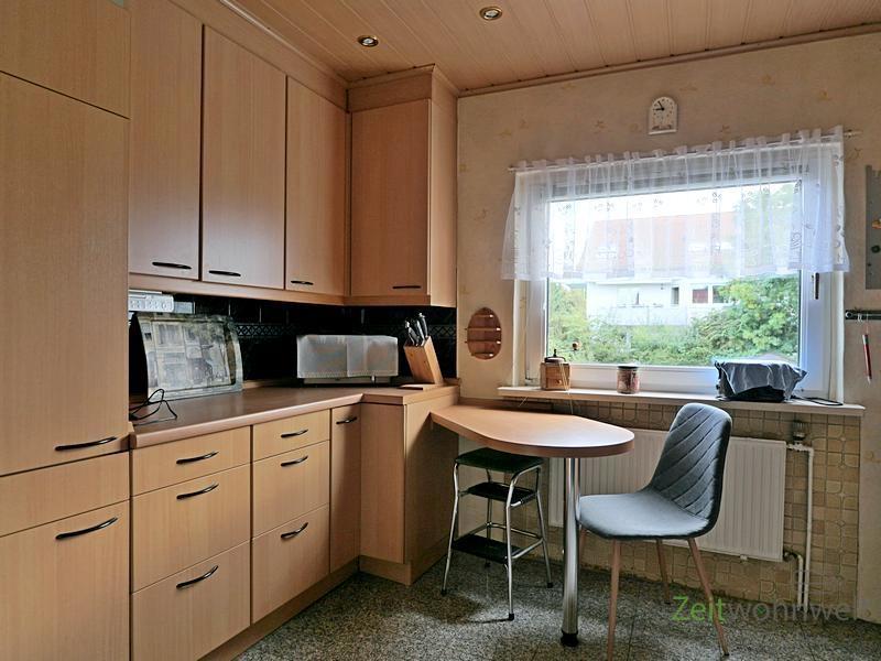 kleiner Esstisch in der Küche