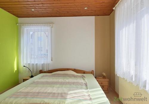 Blick ins Schlafzimmer