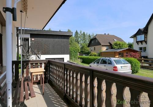 Balkon mit Sonnenschutz