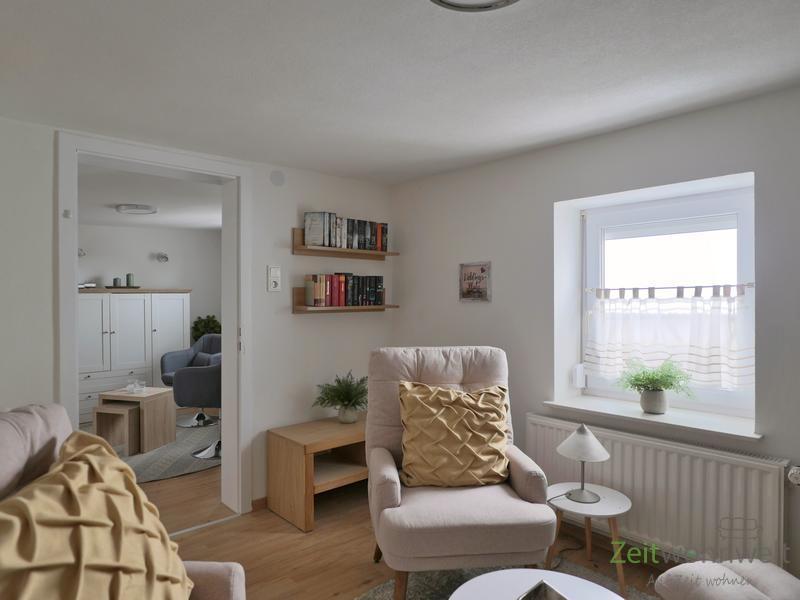 Blick zum vorderen Wohnzimmerbereich