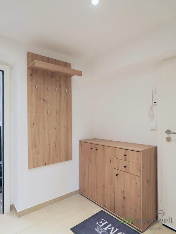 kleiner Wohnungsflur mit Garderobe