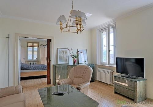 Blick von Wohnzimmer zu Schlafzimmer