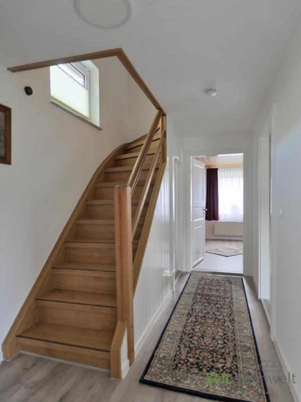 Flur und Innentreppe