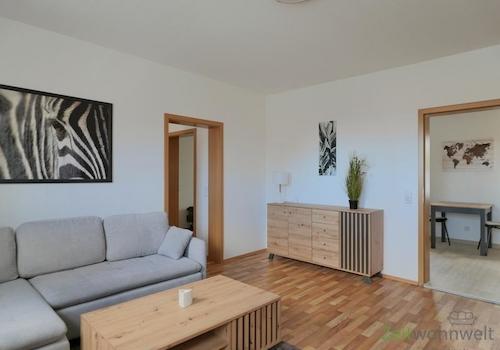 Blick zu Zwischenraum und Küche