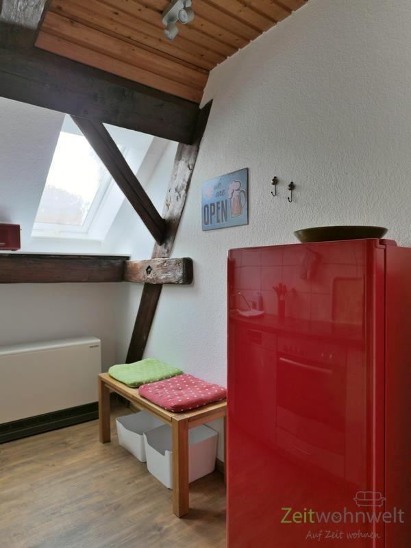 knallroter Kühlschrank