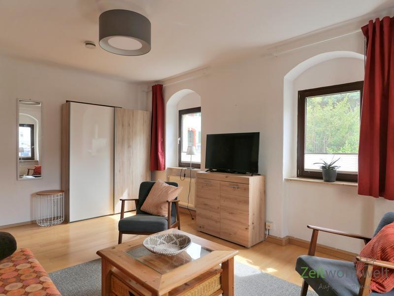 TV und Wohnzimmerschrank