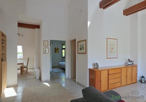 Blick zu Küche, Schlafzimmer und Bad