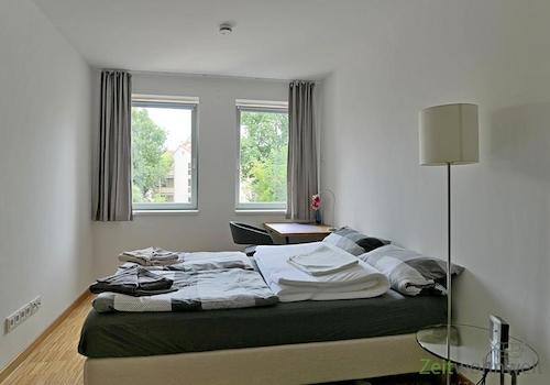 Blick ins Schlafzimmer