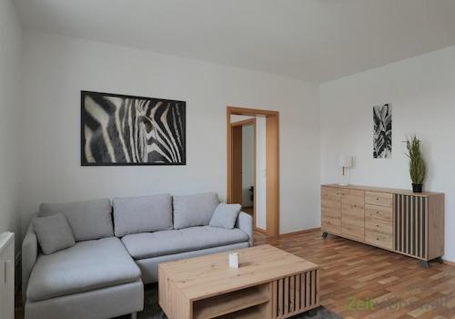 links_Sofa und Sideboard