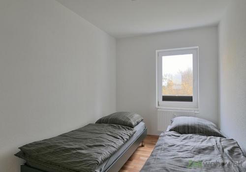 links_Blick ins Schlafzimmer