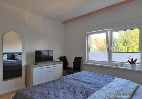 TV im hinteren Schlafzimmer