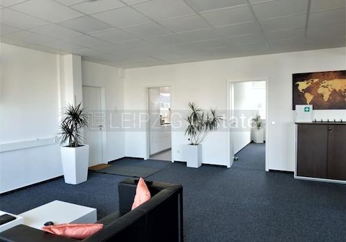 Burofläche Ri. Eingang und Küche