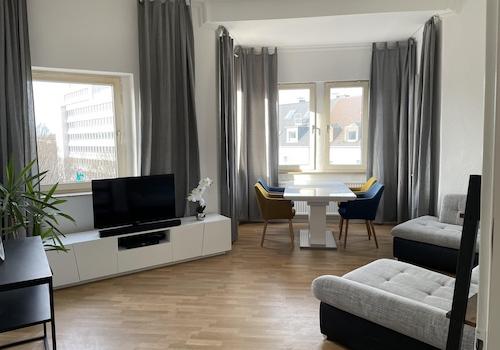 Living Room with high ceiling