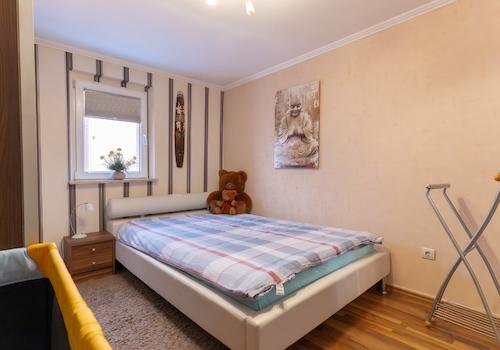Schlafzimmer DG