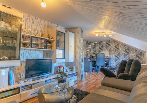Wohn-/Schlafzimmer DG
