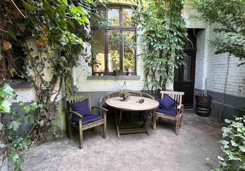 Innenhof mit Terrasse