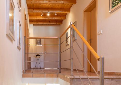 Stilvolles Einfamilienhaus mit traumhaftem Ausblick, Doppelgarage & Vollunterkellerung