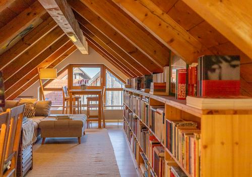 Wohnen über dem See – Charmante Maisonettewohnung mit Alpenpanorama