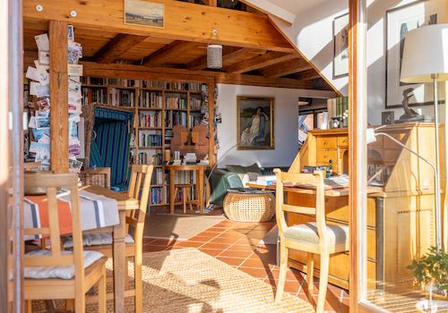 Wohnen über dem See – Charmante Maisonettewohnung mit Alpenpanorama