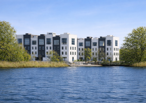 Exklusives Reihenmittelhaus in Wasserlage – frisch renoviert