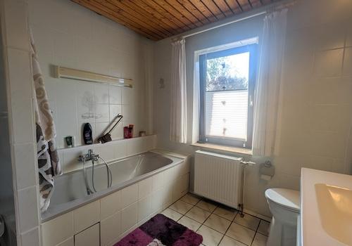 Badezimmer im Erdgeschoss