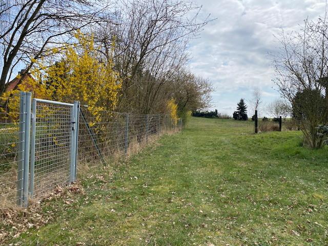 Einfahrt Bauplatz mit verstellbarem Grundstückszaun