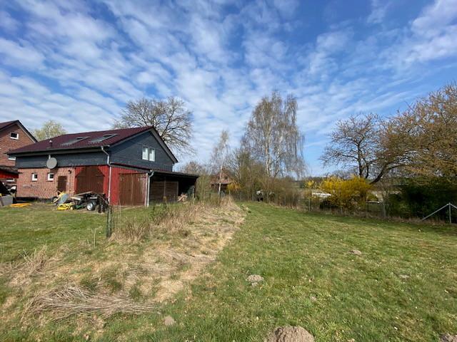 Rechter Hand Baugrundstück u. links Nachbarschaftshaus