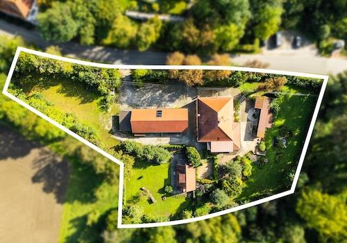 Anwesen mit ca. 7000 m² Grund