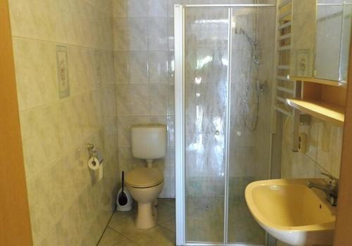 07 Personaltoilette mit Dusche