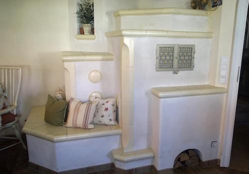 Kachelofen in Küche