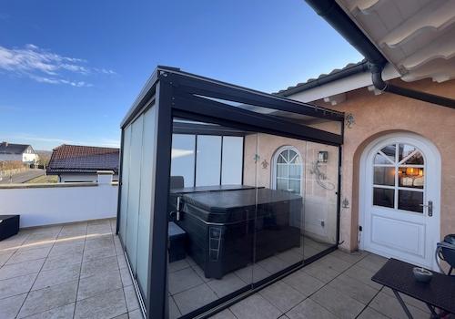 Glaspavillon über Whirlpool