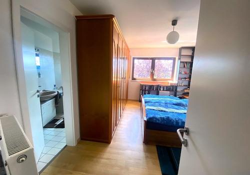 Schlafzimmer mit Bad OG