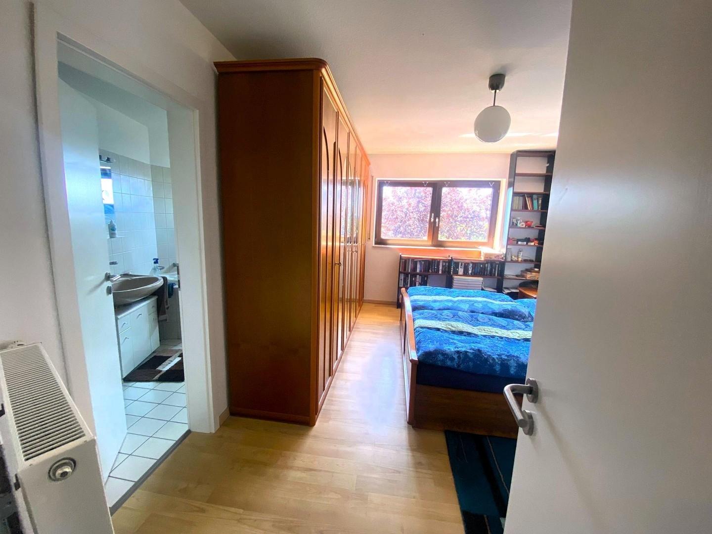 Schlafzimmer mit Bad OG