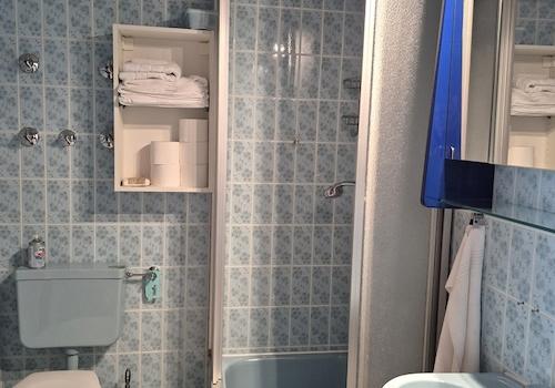 Bad ehem. Gästezimmer/Personal-WC