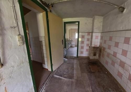 Flur EG zur Küche & BAd