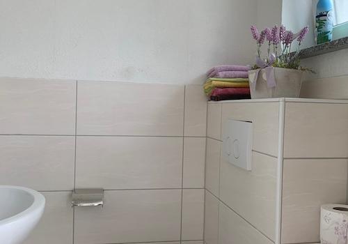 Gäste-WC mit Fenster