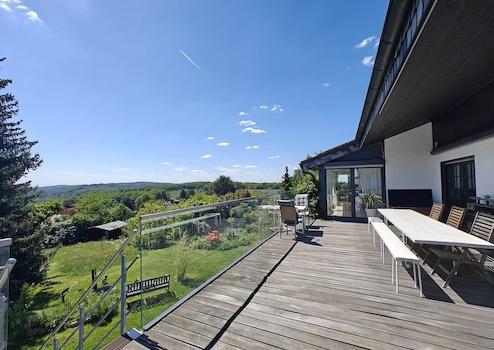 Exklusives Zweifamilienhaus Glashütten: Pool, Blick, barrierefrei – nur 30 Min. von FFM & Wiesbaden – Glashütten Hessen, de – Bild 1 von 41
