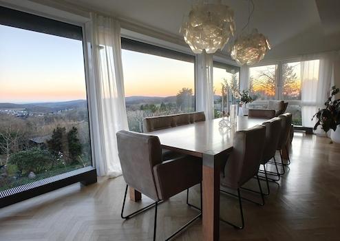 Exklusives Zweifamilienhaus Glashütten: Pool, Blick, barrierefrei – nur 30 Min. von FFM & Wiesbaden – Glashütten Hessen, de – Vorschaubild 7