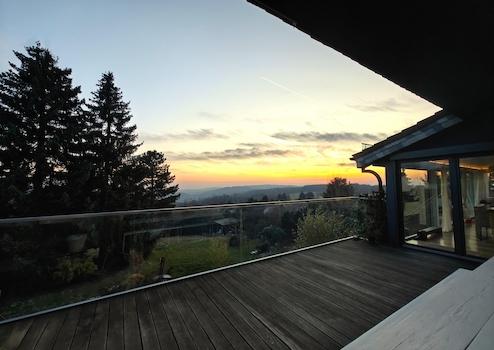 Exklusives Zweifamilienhaus Glashütten: Pool, Blick, barrierefrei – nur 30 Min. von FFM & Wiesbaden – Glashütten Hessen, de – Vorschaubild 9